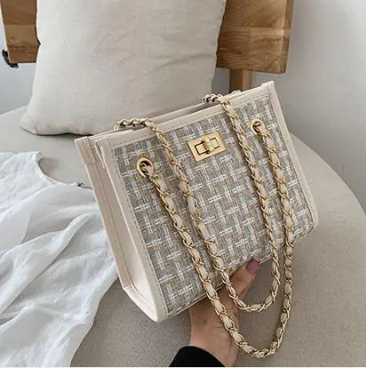 Stylish Women's Shoulder Bag with Chain Strap