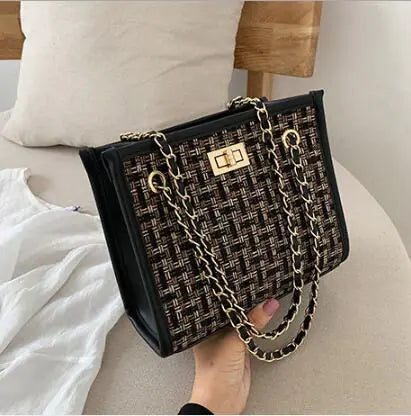Stylish Women's Shoulder Bag with Chain Strap