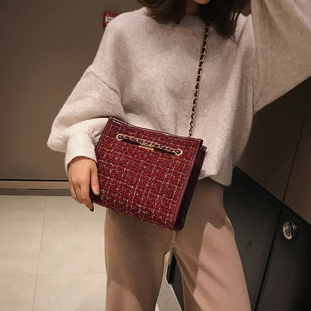 Stylish Women's Shoulder Bag with Chain Strap